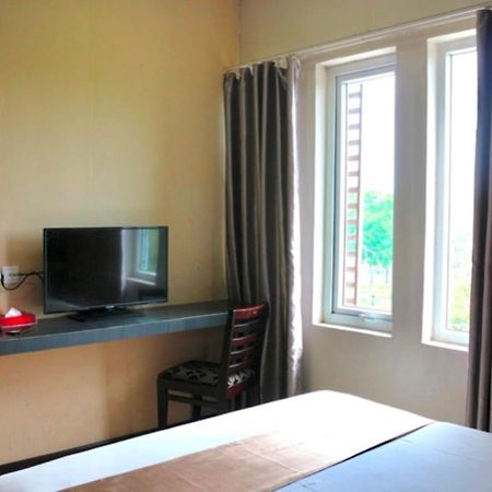 CREW EXPRESS Hotel Lubukpakam Zewnętrze zdjęcie