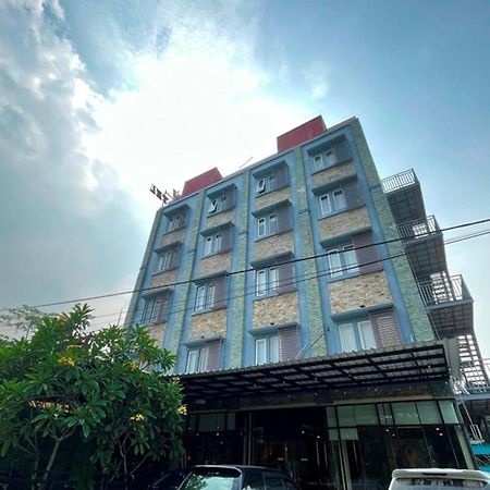 CREW EXPRESS Hotel Lubukpakam Zewnętrze zdjęcie