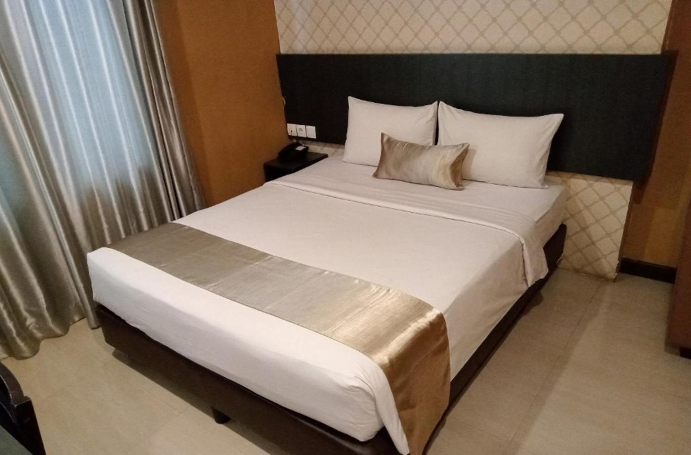 CREW EXPRESS Hotel Lubukpakam Zewnętrze zdjęcie