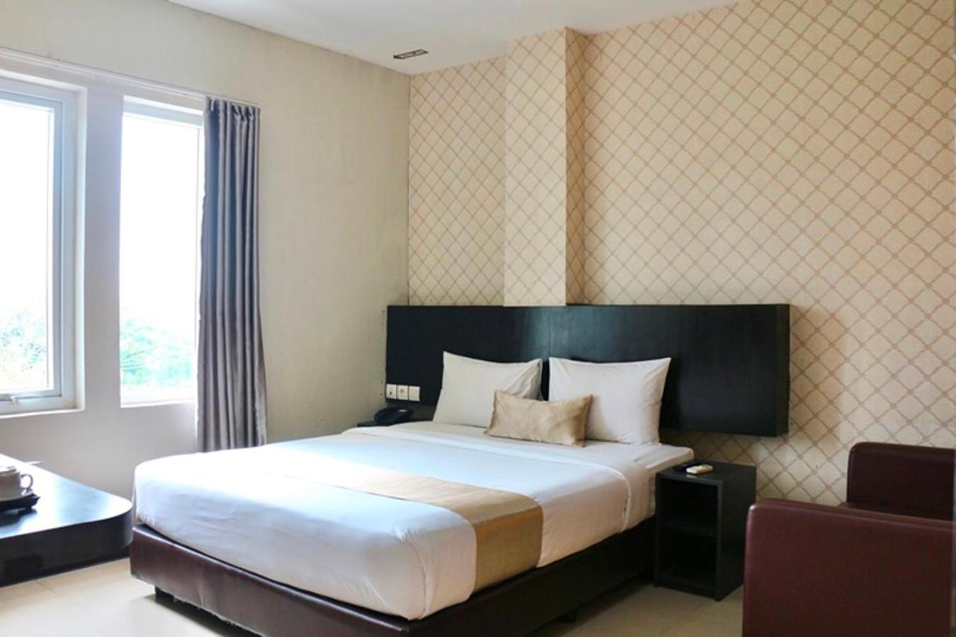 CREW EXPRESS Hotel Lubukpakam Zewnętrze zdjęcie