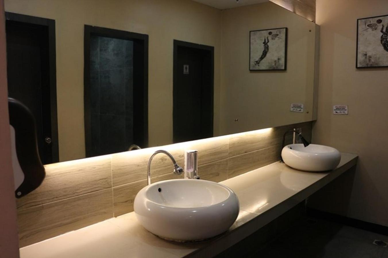 CREW EXPRESS Hotel Lubukpakam Zewnętrze zdjęcie