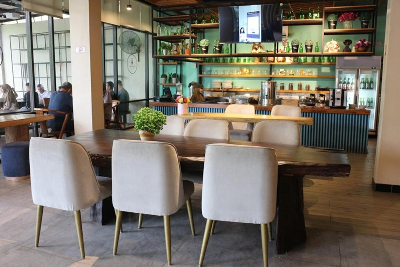 CREW EXPRESS Hotel Lubukpakam Zewnętrze zdjęcie