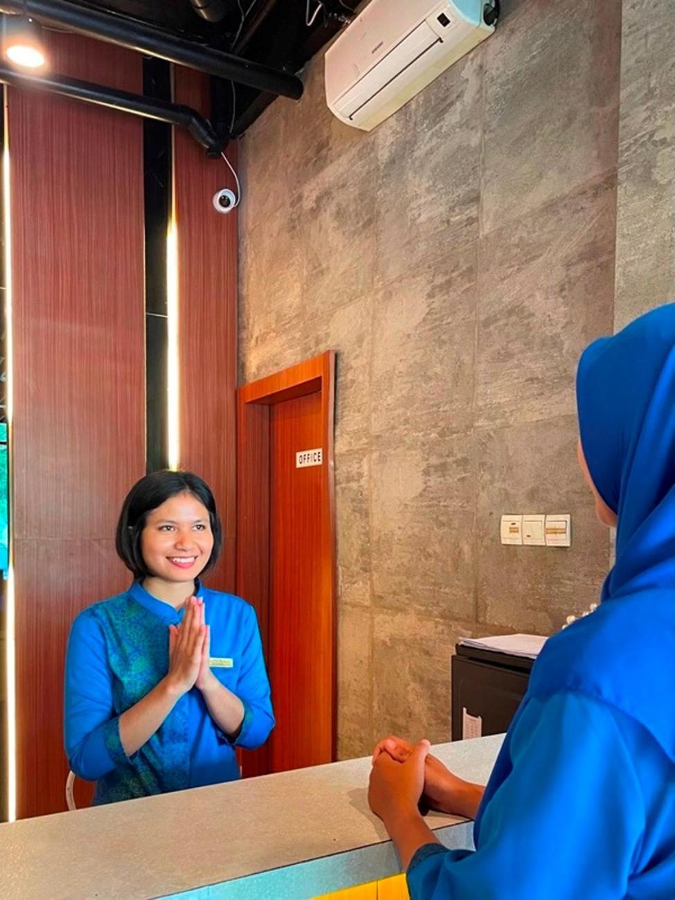 CREW EXPRESS Hotel Lubukpakam Zewnętrze zdjęcie