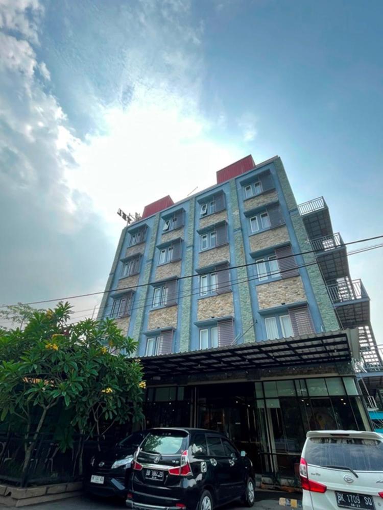 CREW EXPRESS Hotel Lubukpakam Zewnętrze zdjęcie