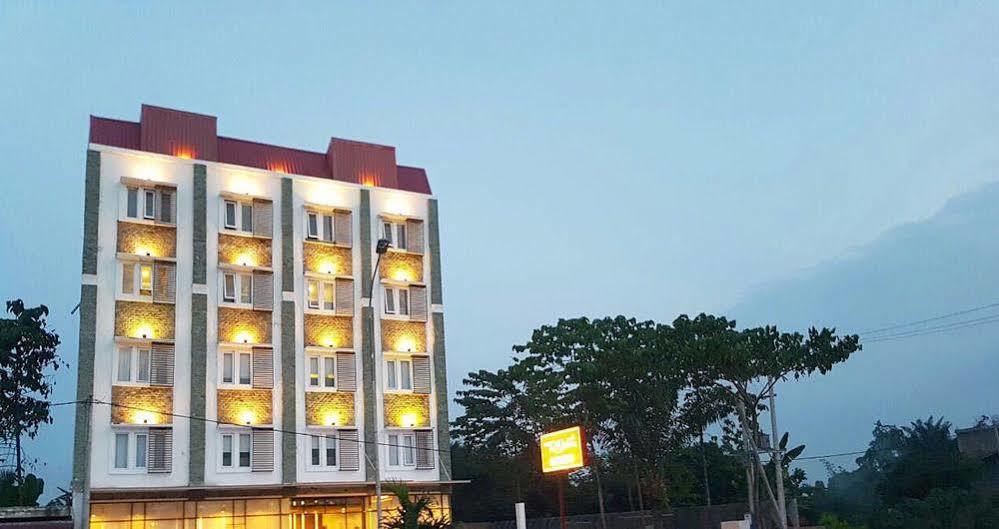 CREW EXPRESS Hotel Lubukpakam Zewnętrze zdjęcie